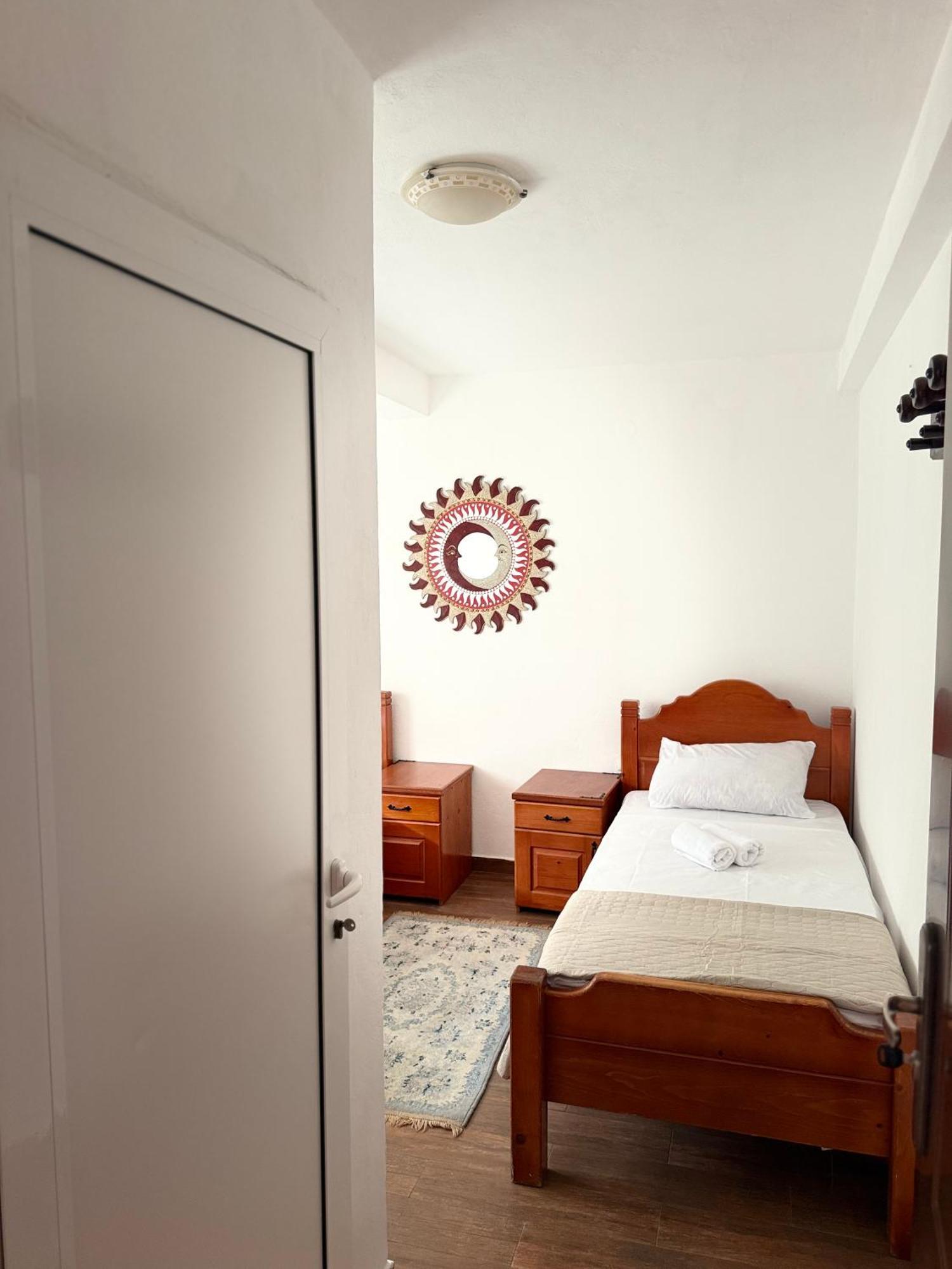 Lake Rooms *